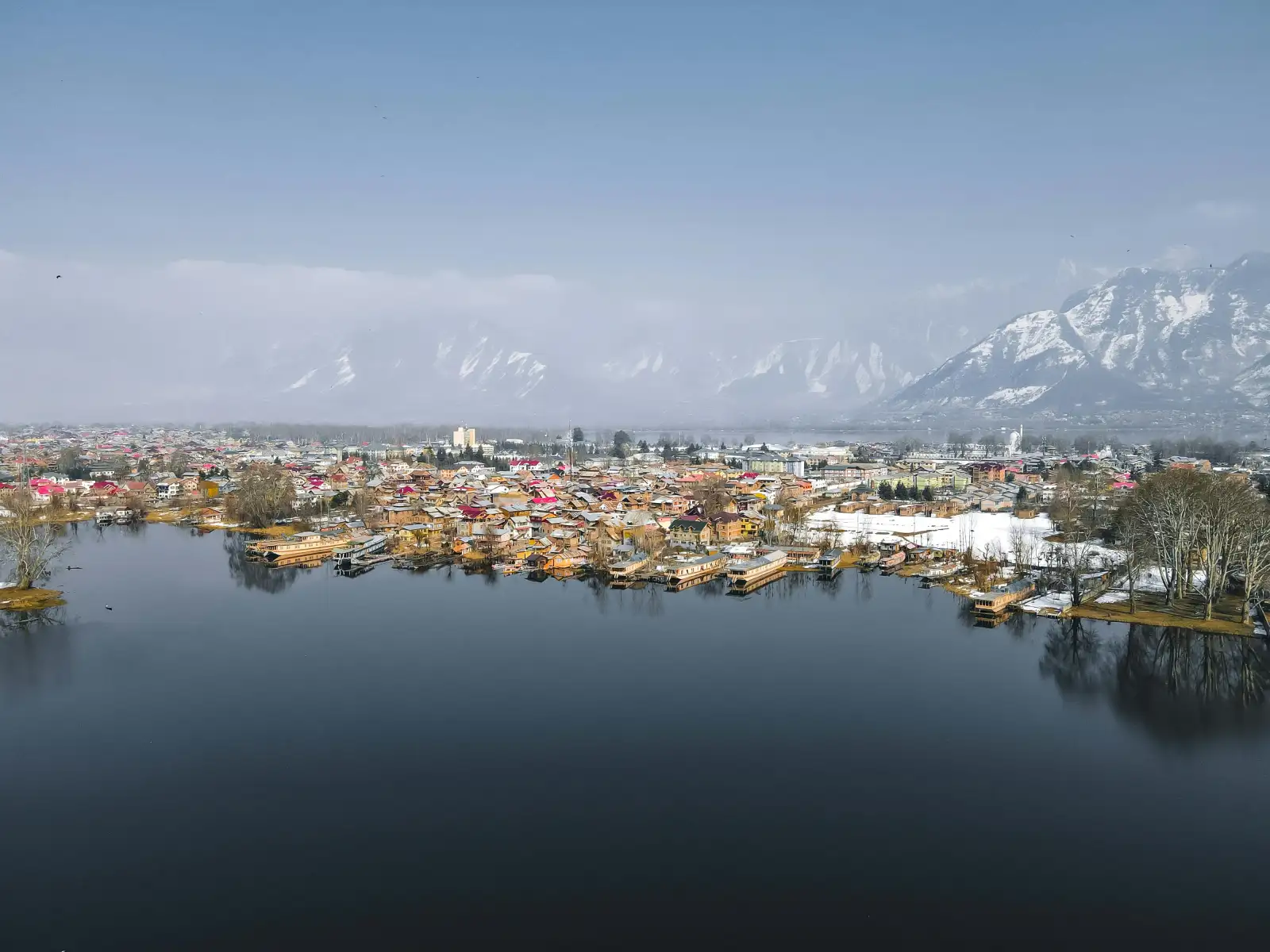 Couples from Srinagar on Shikara Ride