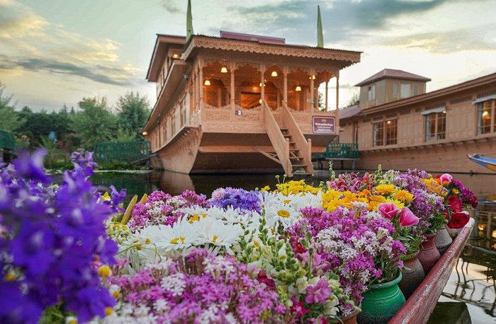 Kashmir Tour Packages from Delhi